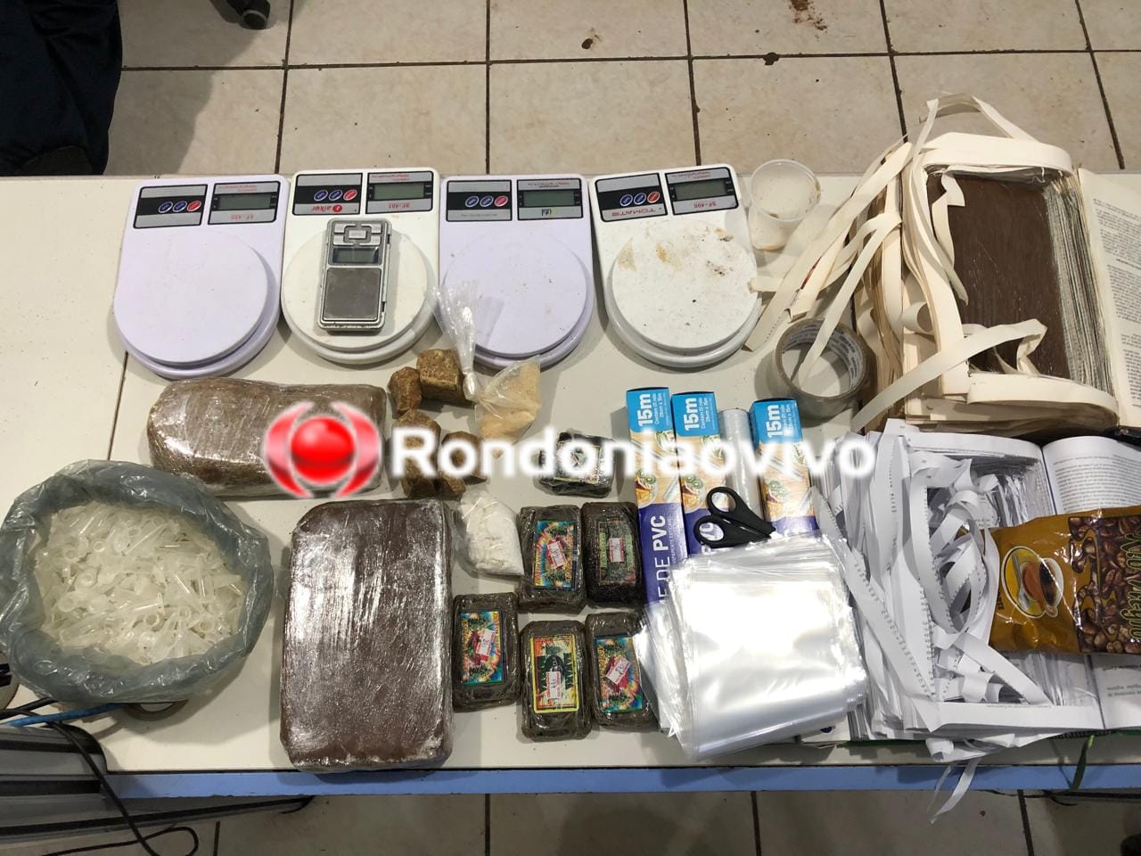 14 TABLETES: Droga que veio de São Paulo é encontrada em fundo falso de piso no Porto Madero