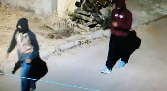 TENSÃO: Bandidos encapuzados fazem mulher e criança reféns durante assalto em casa