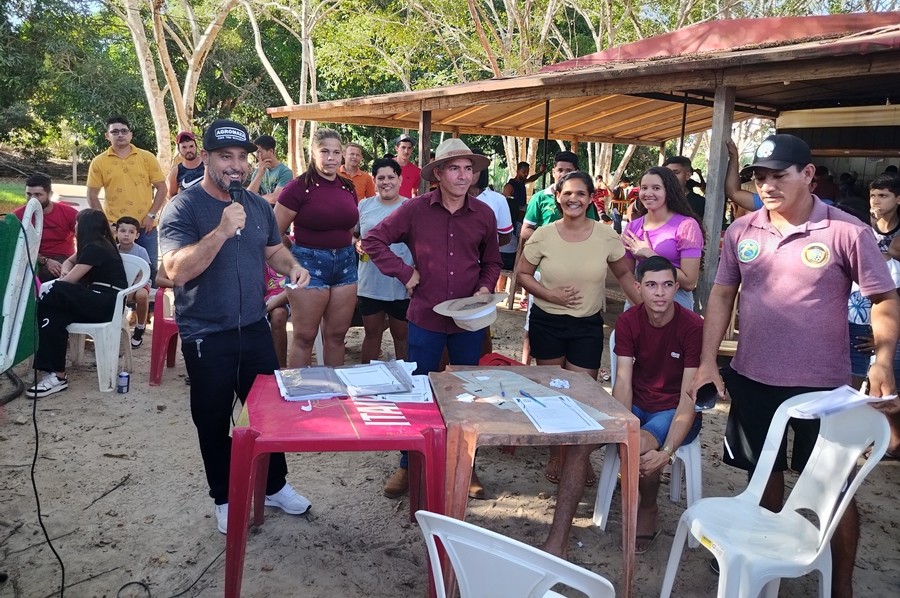 JEAN OLIVEIRA: Deputado incentiva Futebol Society em Ji-Paraná com entrega de Kits Esportivos