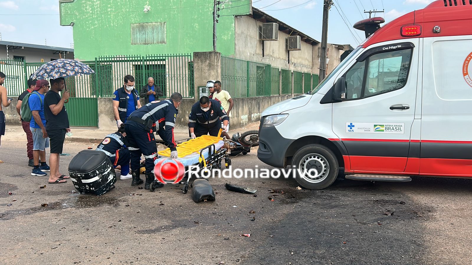 CRUZOU DE UMA VEZ: Motoboy de delivery sofre grave acidente ao invadir preferencial 