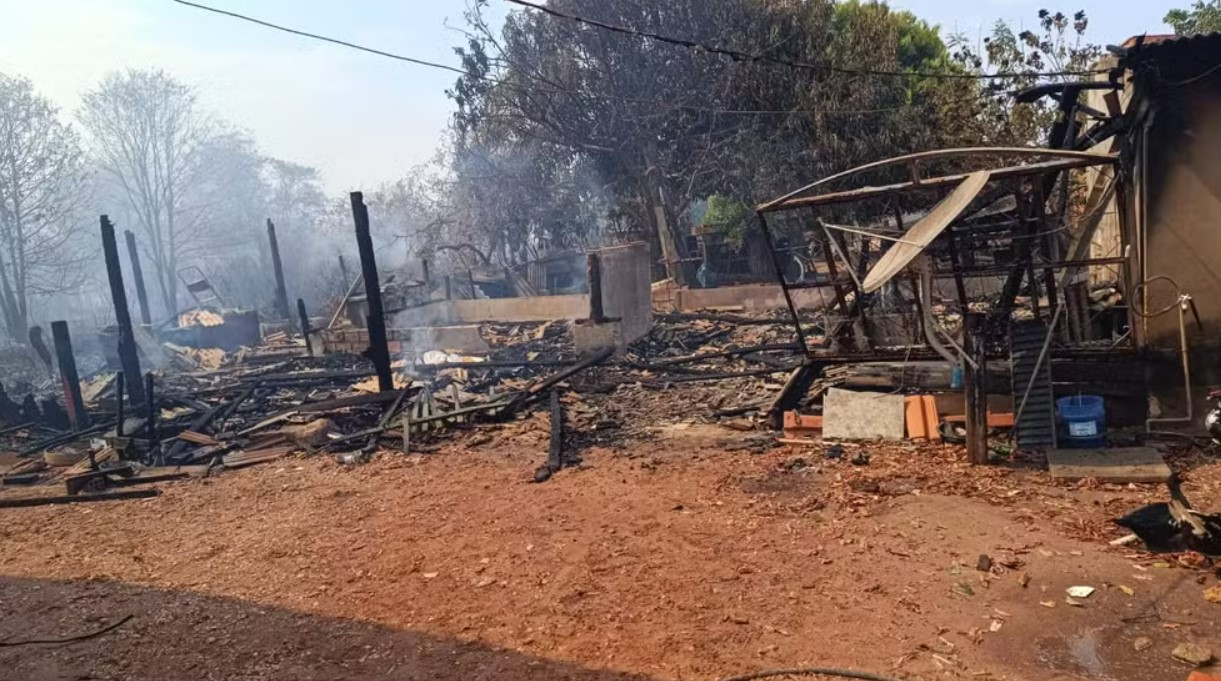 TRISTEZA: Cachorros morrem queimados após casa pegar fogo no interior de RO