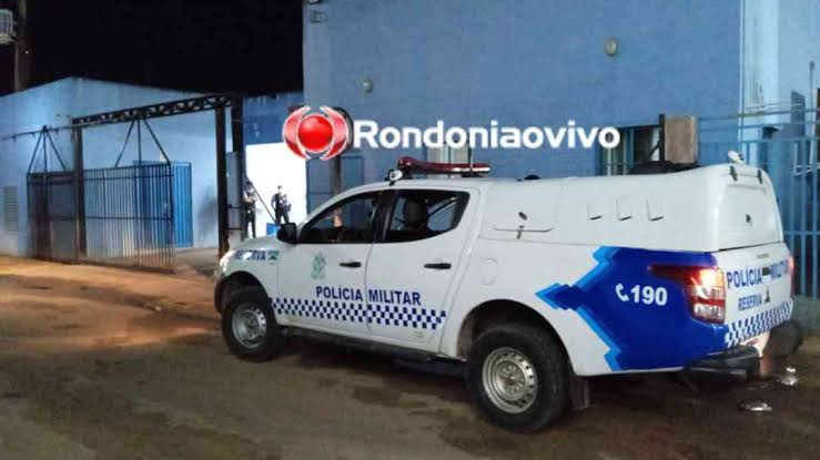 BALEADO: Motorista de caminhonete tenta matar homem na frente de residência 