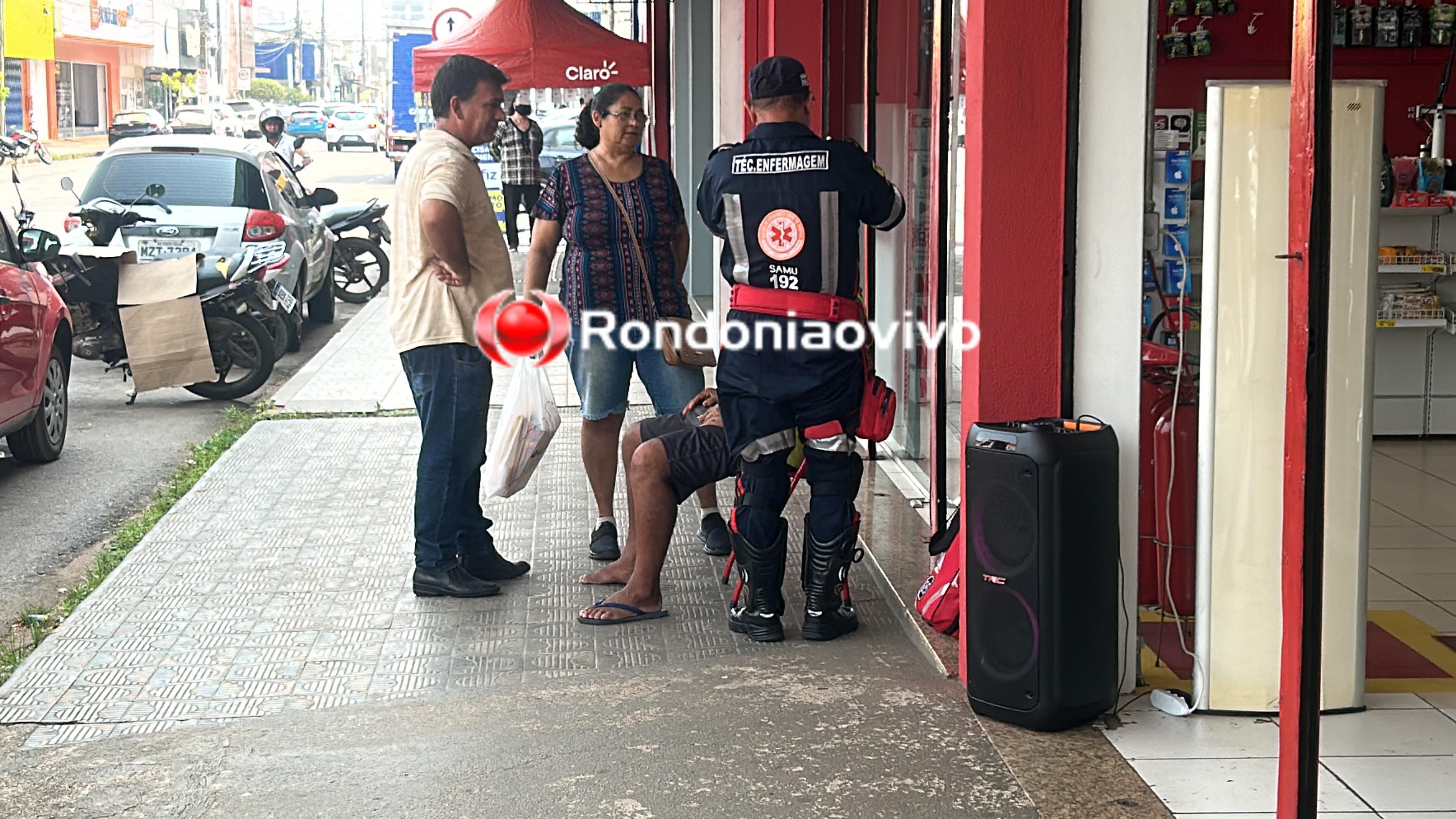 VÍDEO: Homem é atacado a pedradas e pauladas no Centro