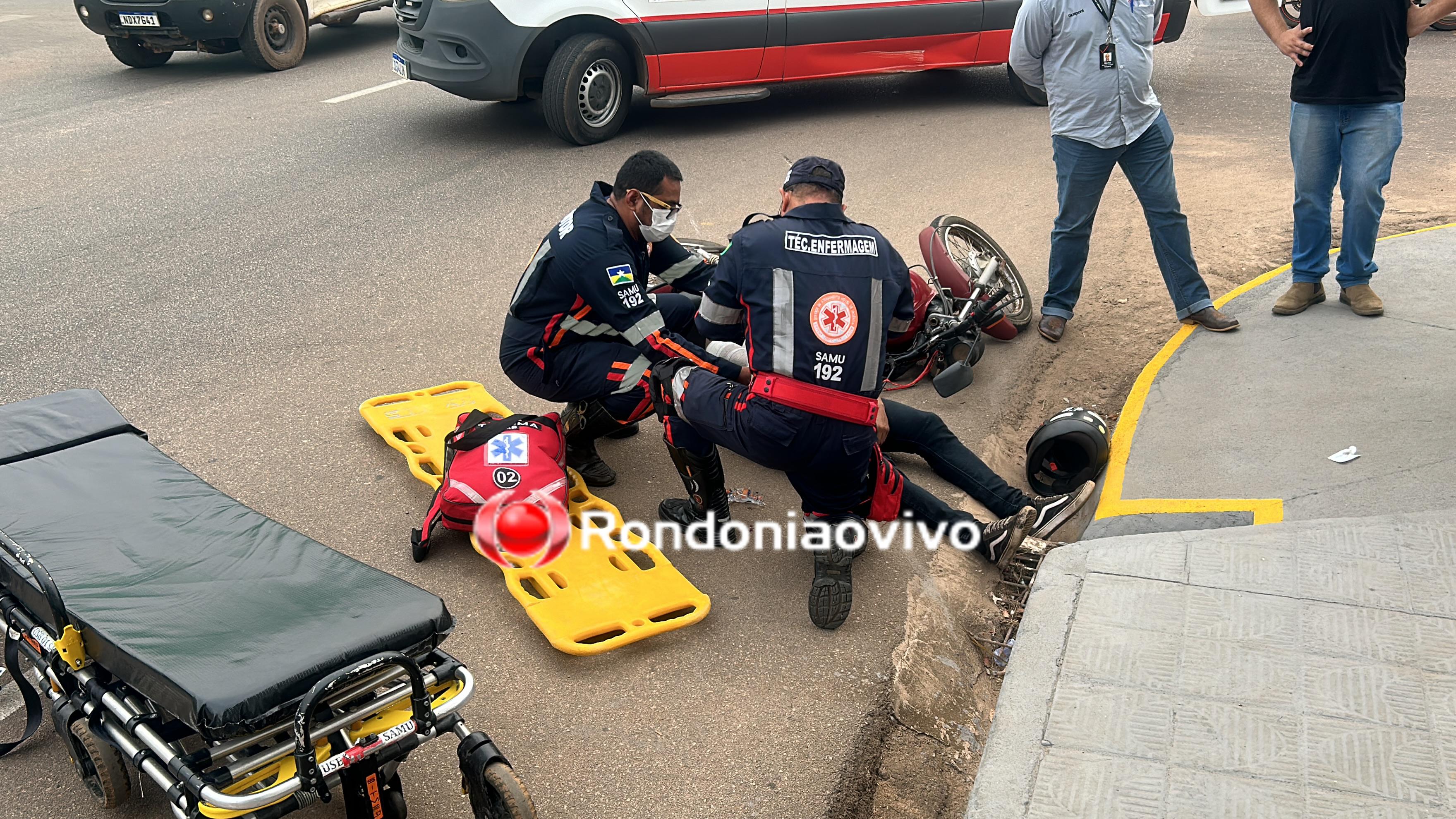 VÍDEO: Acidente envolvendo duas motos e carro deixa homem com braço quebrado