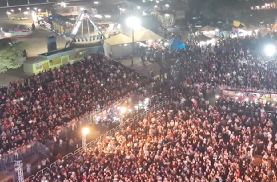 BOMBOU: Jads e Jadson arrastam multidão durante Expojaru