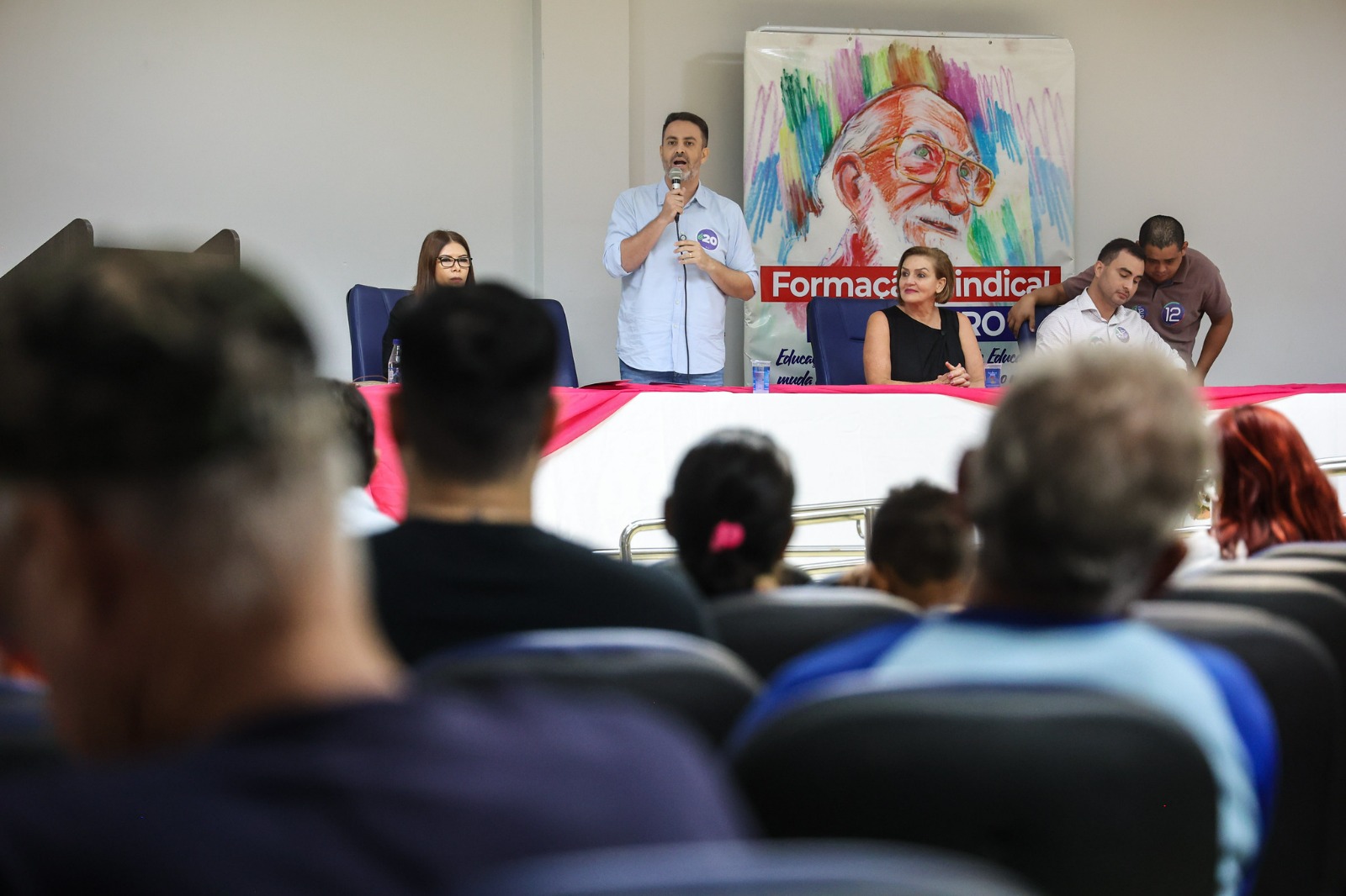 COMPROMISSO: No Sintero, Léo afirma que vai acabar perseguição aos servidores da Educação