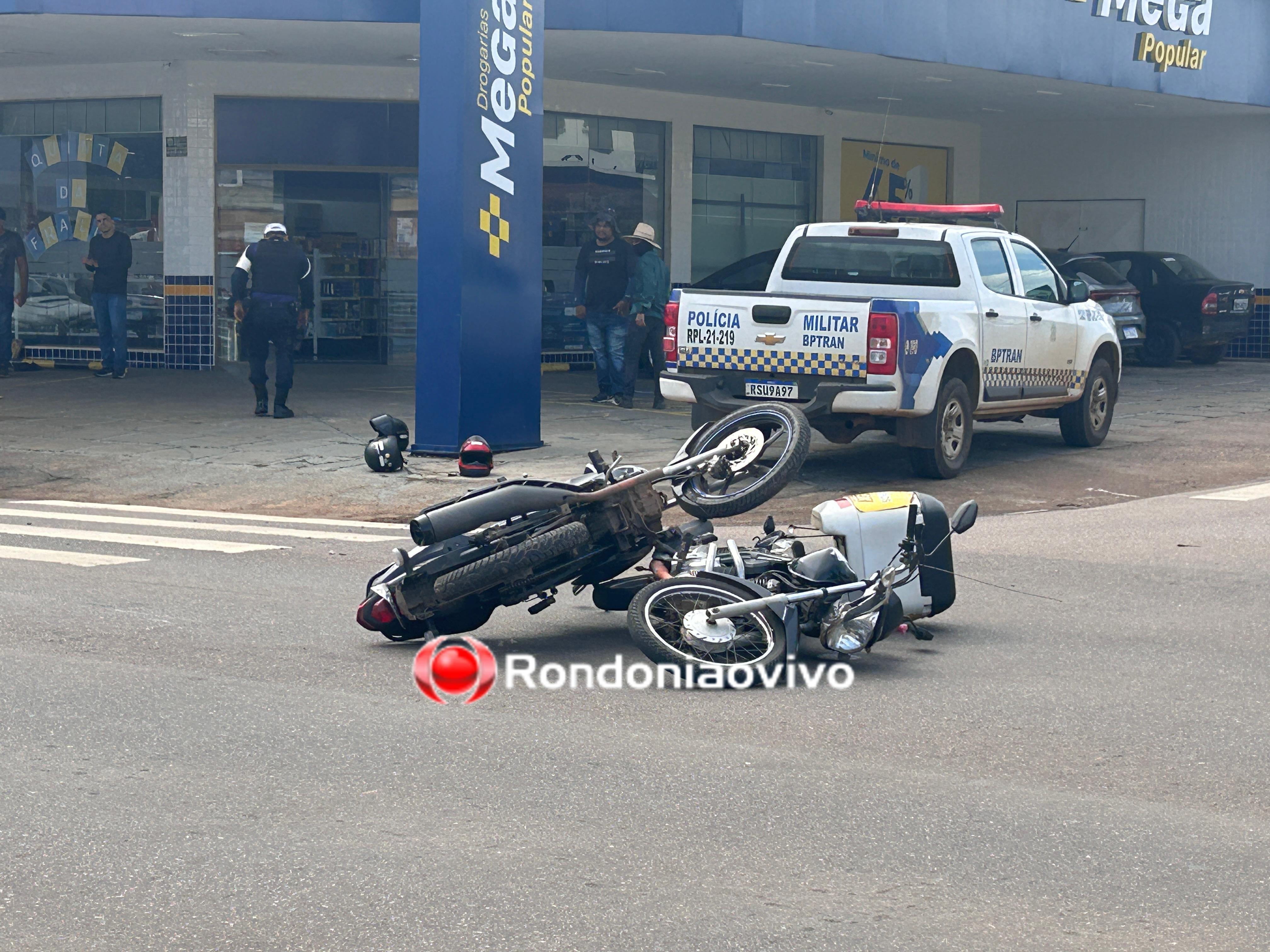 NO SEMÁFORO: Motocicletas ficam uma por cima da outra após forte colisão em avenida 