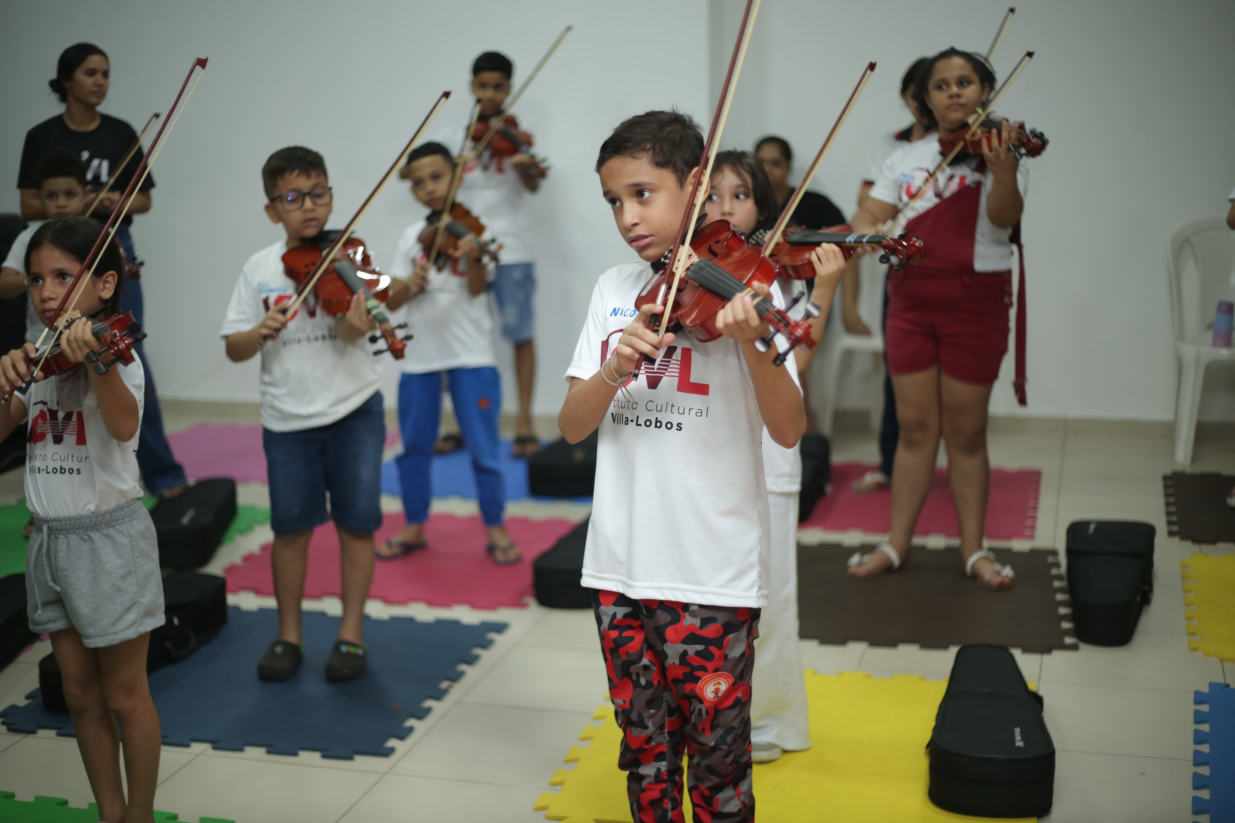 INSTITUTO VILLA-LOBOS: Instituição busca parcerias para continuar trabalho social com crianças e jovens por meio da música