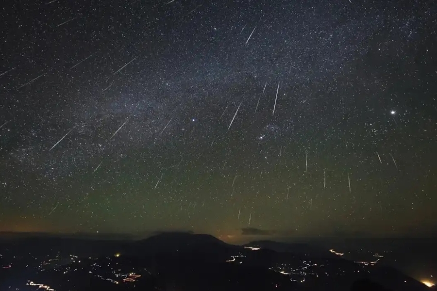 FENÔMENO: Última grande chuva de meteoros do ano ocorre na noite desta sexta (13)