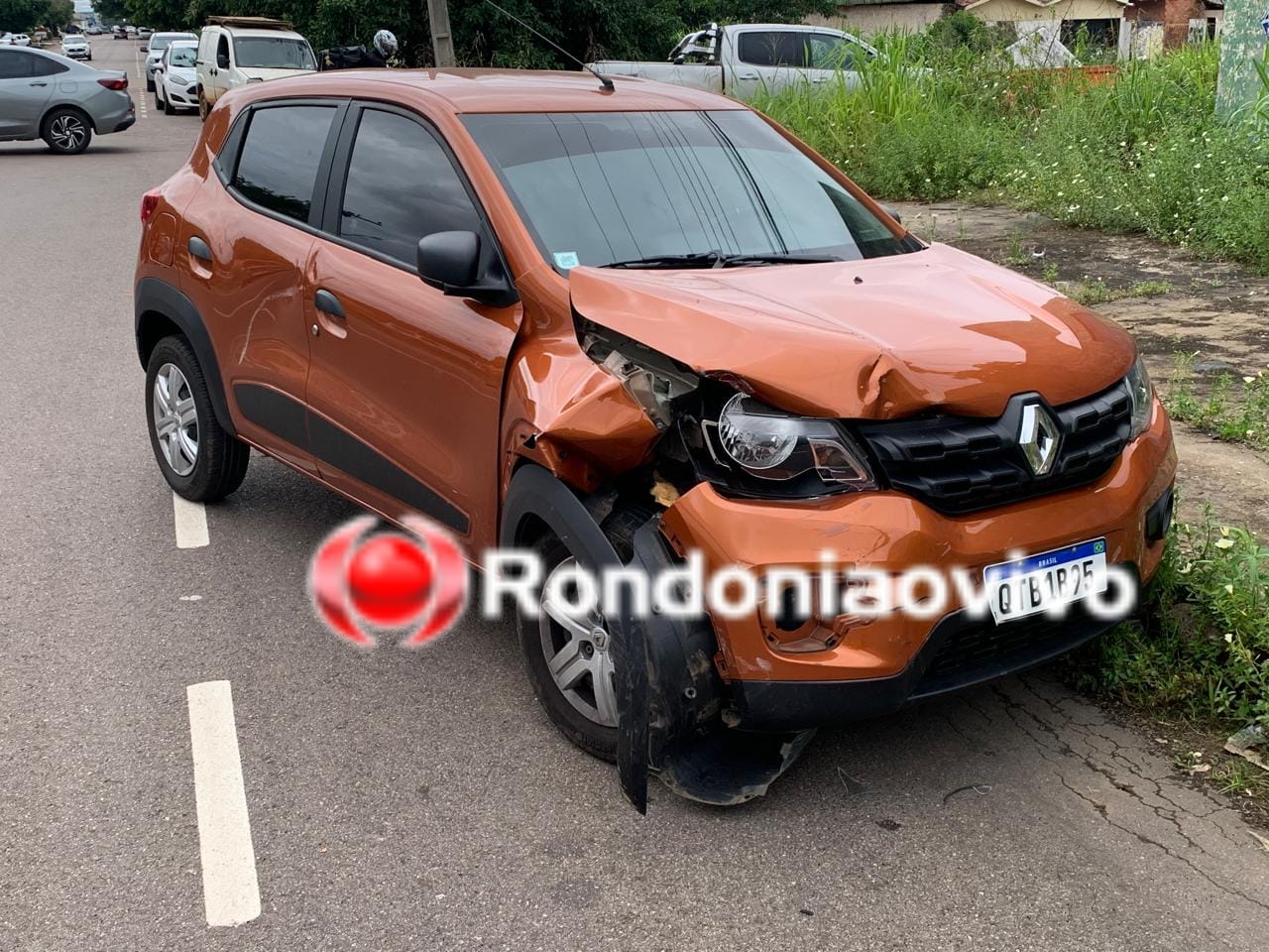 LESIONADO: Motociclista é atropelado por carro na feira livre