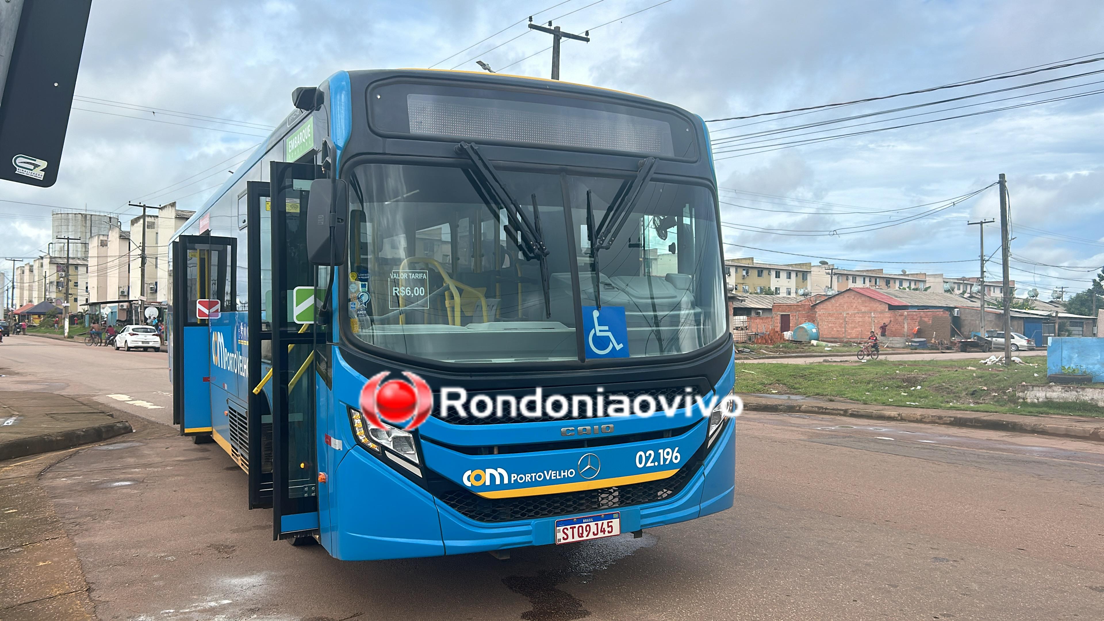 URGENTE: Criminosos colocam fogo em ônibus no Orgulho do Madeira