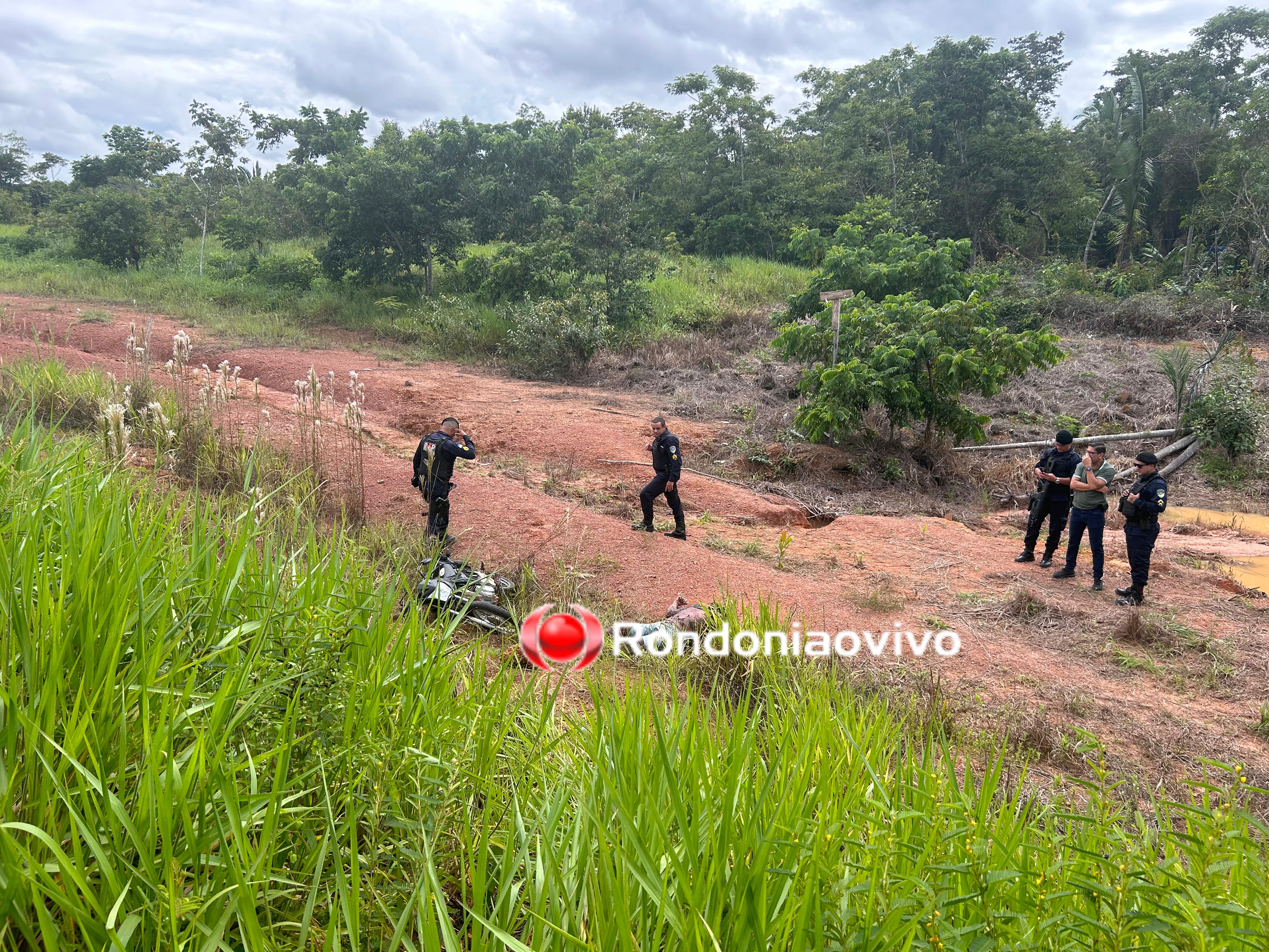 URGENTE: Homem é encontrado morto em decomposição com moto roubada