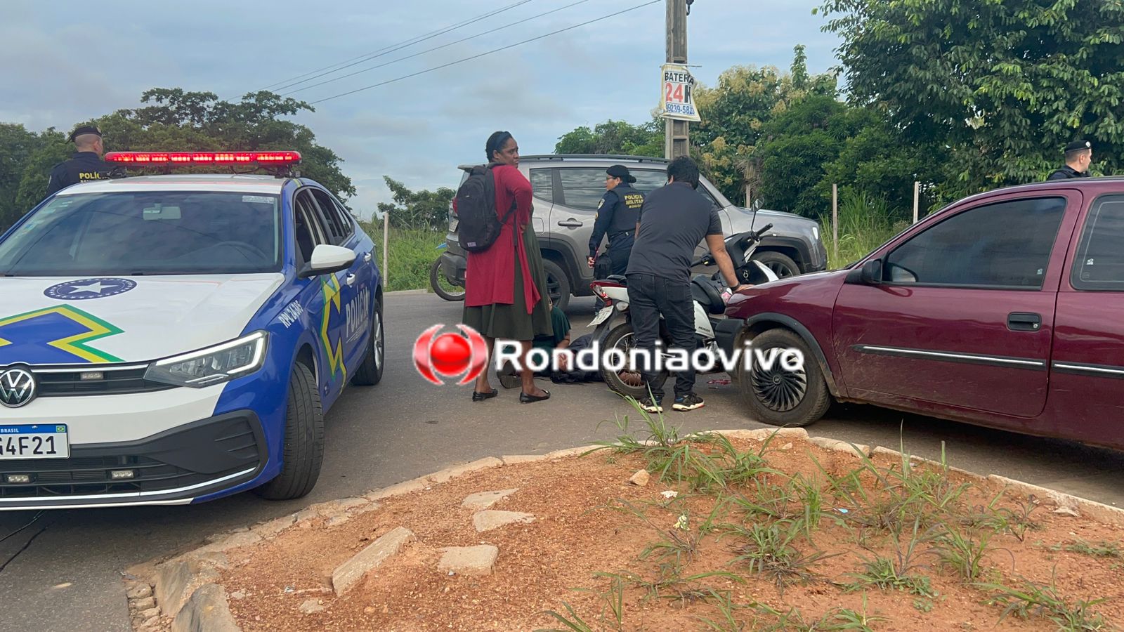 VÍDEO: Mulher em moto é vítima de grave acidente