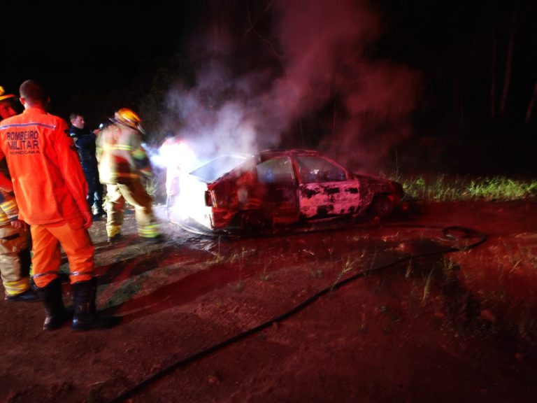 VILHENA: Carro incendiado com corpo carbonizado é encontrado na área rural