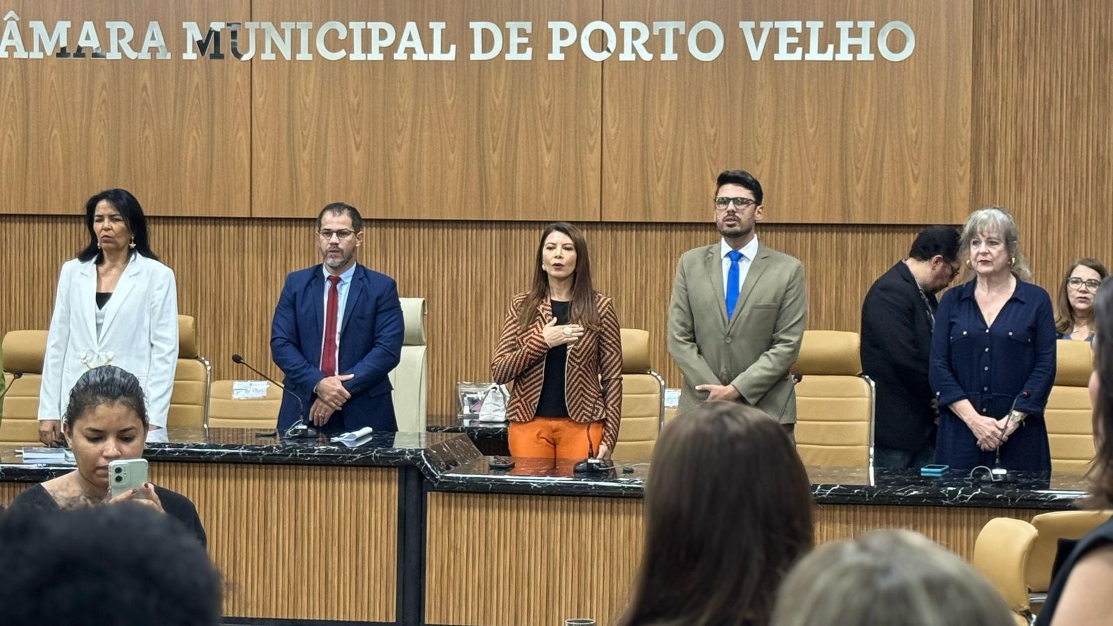 MOÇÃO DE APLAUSO: Jornalistas e escritores são homenageados na Câmara Municipal 