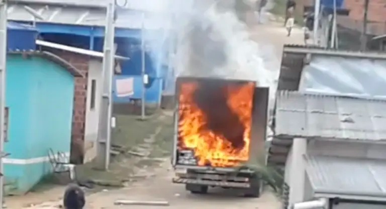 FOGO: Incêndio em caminhão da Gazin causa prejuízo de mais de R$ 50 mil