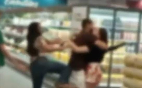 BRIGA POR HOMEM: Mulher invade mercado e espanca funcionária por ciúmes do marido 