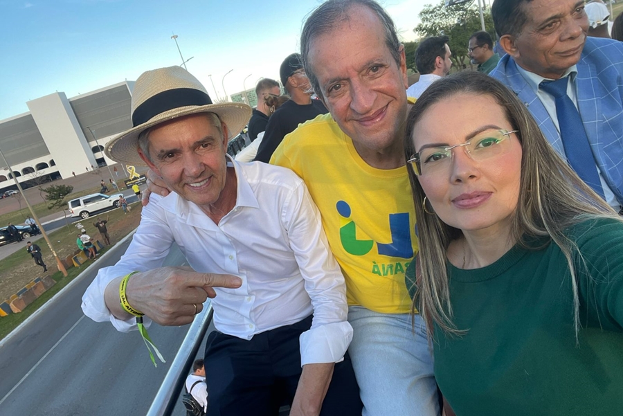 SOFIA ANDRADE: Vereadora participa de ato a favor da anistia a condenados do 8 de janeiro 