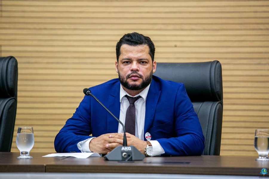 EDEVALDO NEVES: Deputado cobra providências sobre falta de medicamentos na Central de Distribuição