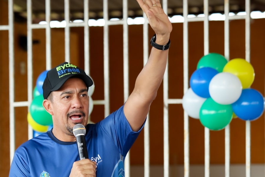 EYDER BRASIL: Deputado realiza evangelismo com arte no Espaço Alternativo