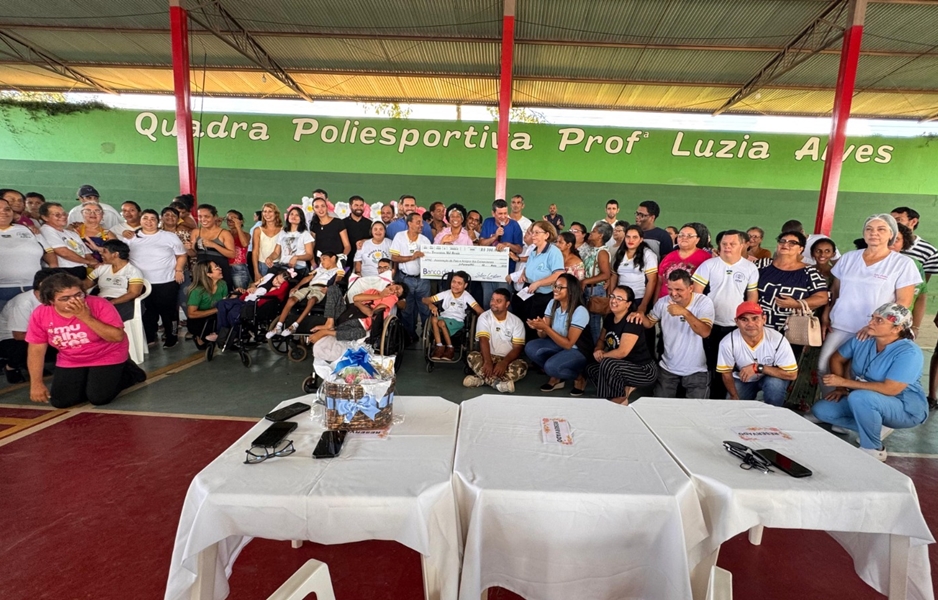 PARCERIA: Deputada Sílvia Cristina participa da entrega de R$ 300 mil à Apae de Ji-Paraná  