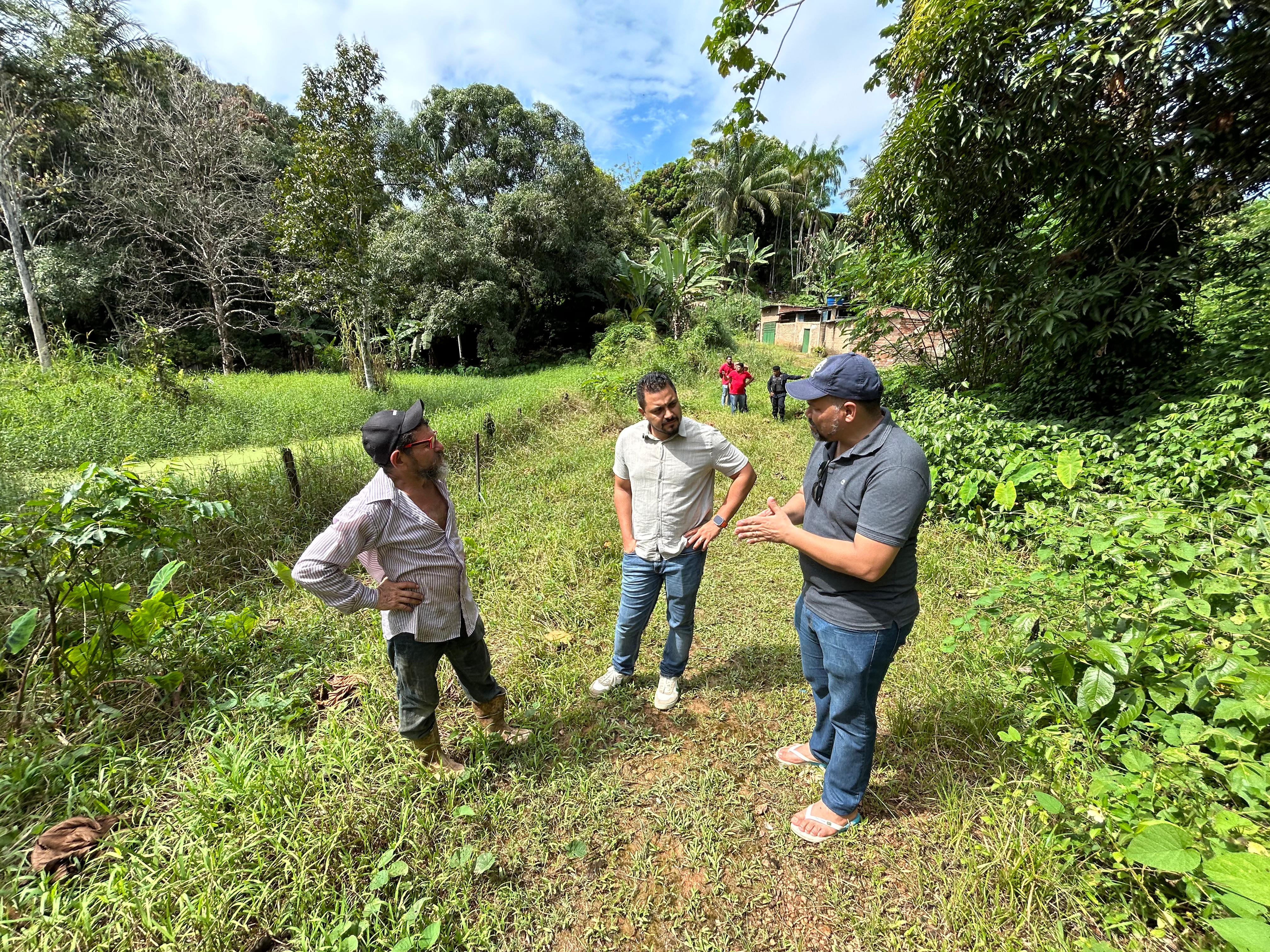 DR. GILBER: Vereador visita bairro nacional e assume compromisso com melhorias