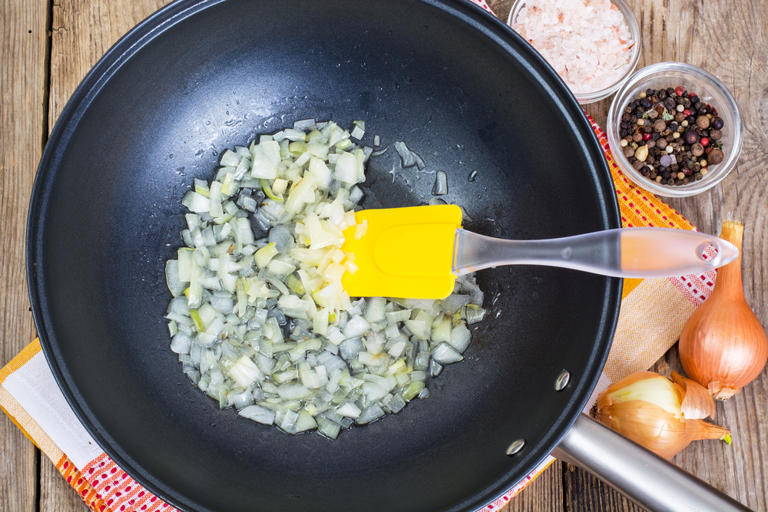 POUCOS SABEM: O truque dos deuses com alho e cebola  