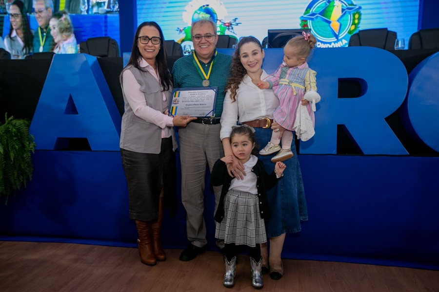 ROSANGELA DONADON: Deputada entrega título de cidadão honorífico a Eugênio Odilon, da Ciclo Cairu