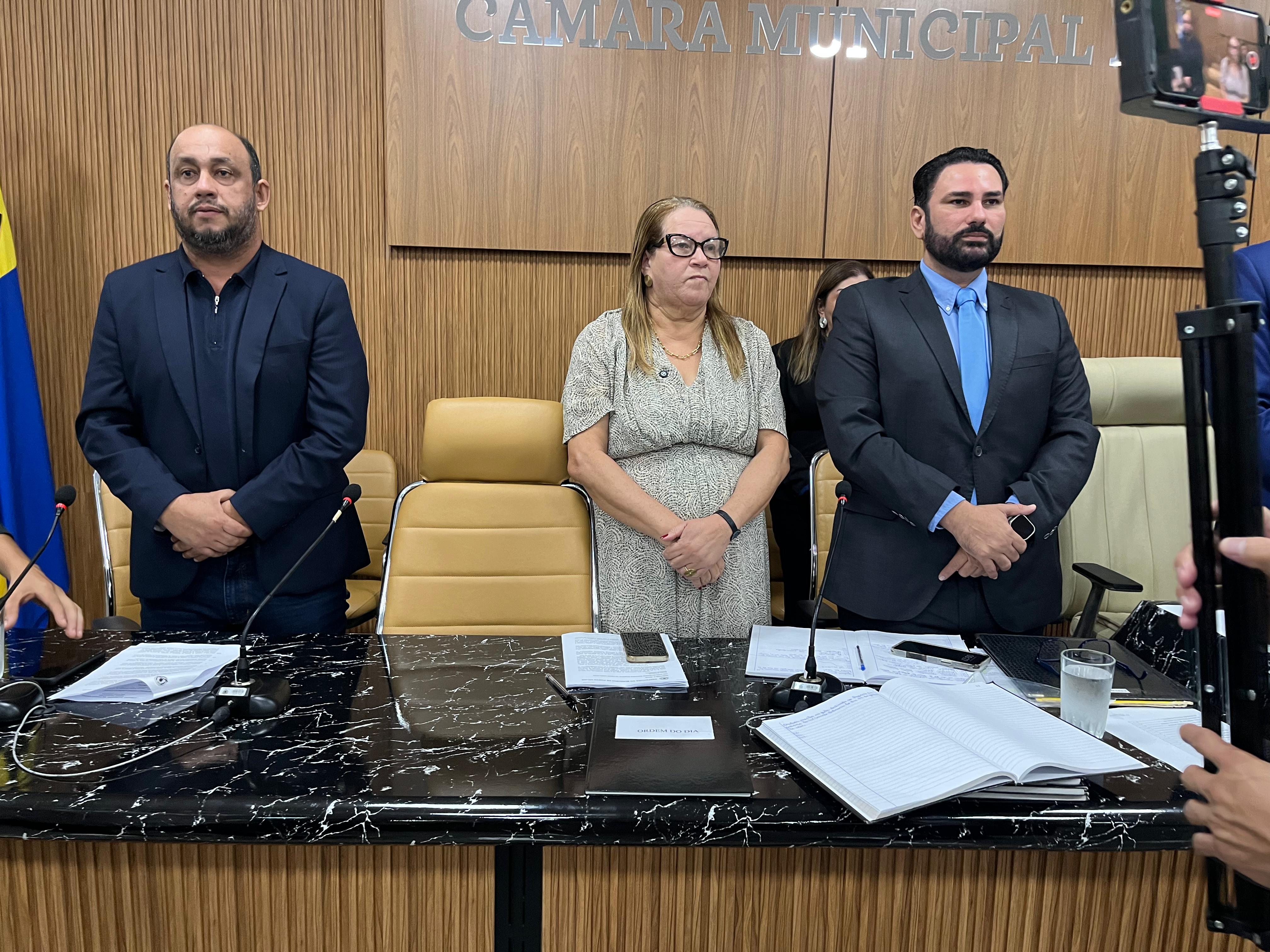 ELLIS REGINA: Aprovado projeto que cria faixas exclusivas para passageiros de app