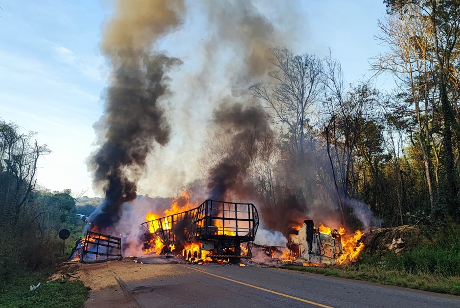 VEJA O VÍDEO: Morre carbonizado a 20km de Vilhena em acidente de carro