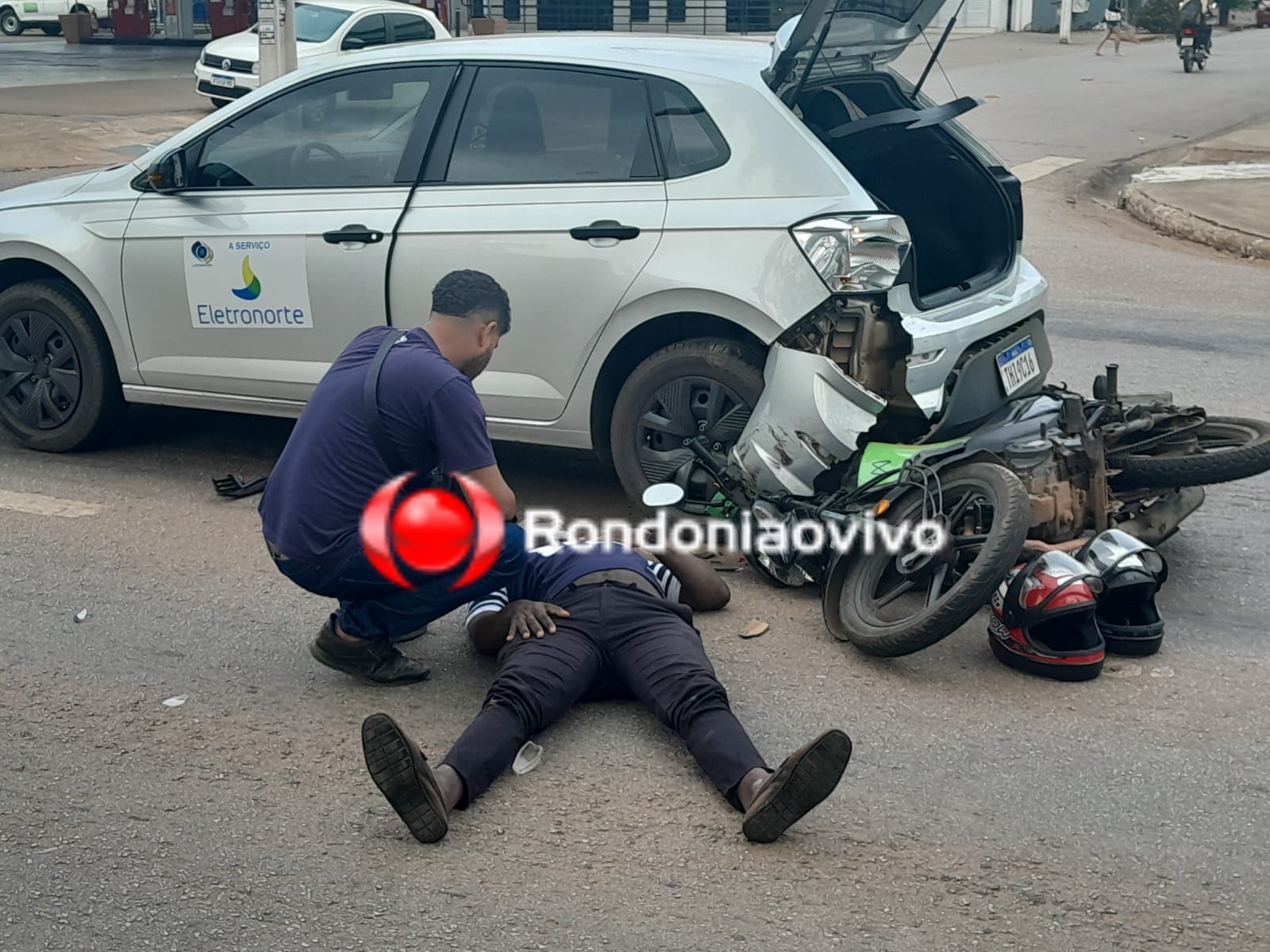 URGENTE: Moto aplicativo fica desacordado em acidente na Jorge Teixeira 