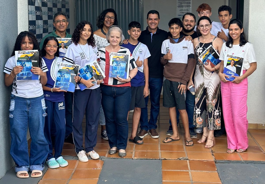 CÁSSIO GOIS: Deputado recebe alunos de escola em projeto educacional inovador