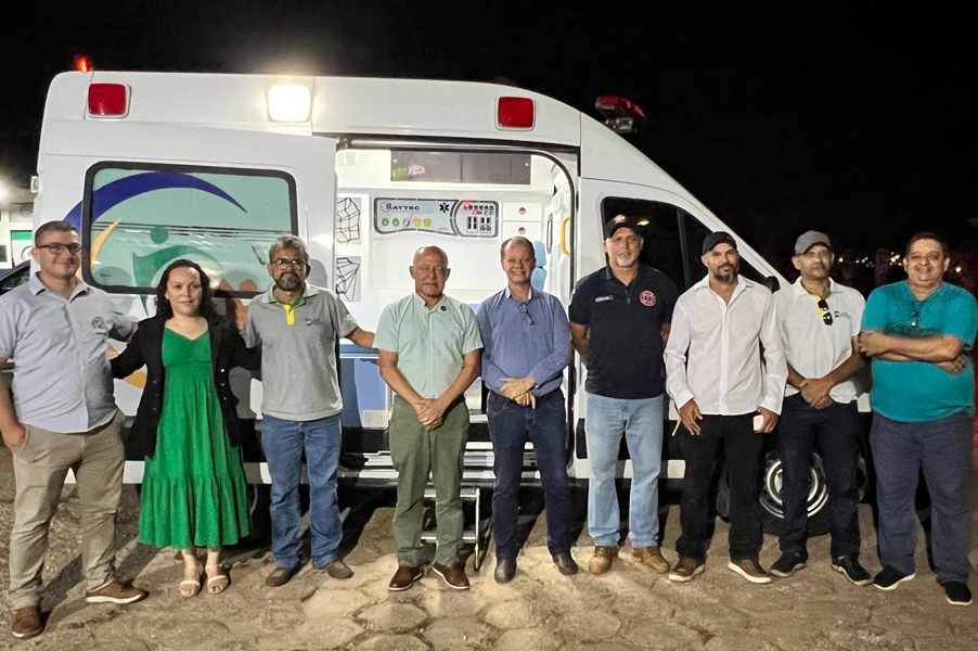 CHRISÓSTOMO: Deputado participa de entrega simbólica de ambulância ao Hospital Municipal 