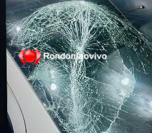 INCONFORMADO: Homem ameaça ex-mulher, o namorado dela e quebra carro na frente de boate 