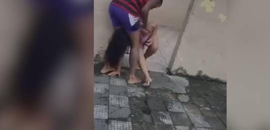 CIUMENTO: Esposa é surrada pelo marido após conversar com amigo em festa