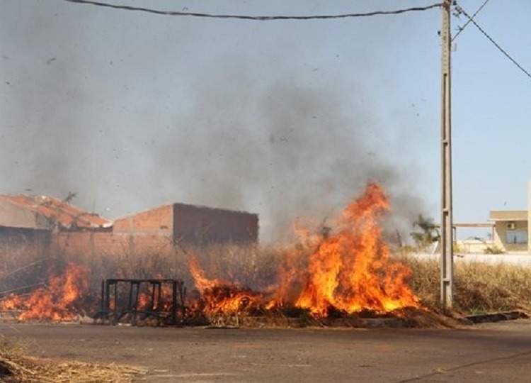 PERIGO: Prefeitura alerta para o aumento de queimadas durante estiagem
