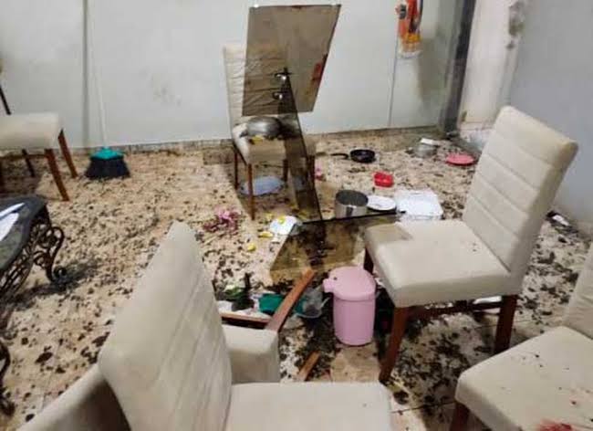 NÃO SUPEROU: Homem descobre que ex-mulher tem novo namorado e fica revoltado 