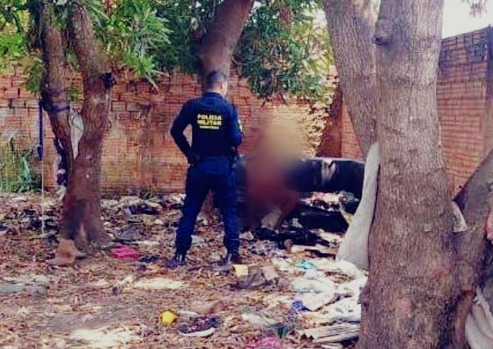 NA JATUARANA: Venezuelano e comparsas atacam brutalmente rival em terreno baldio 