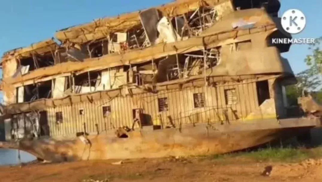 FLAGRANTE: Homens são detidos após furto de ferragens em barco hospital 