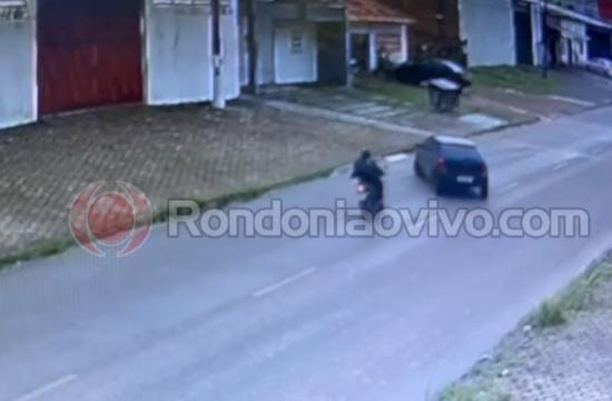 NO CENTRO: Vídeo registra acidente que deixou condutora de Biz ferida 