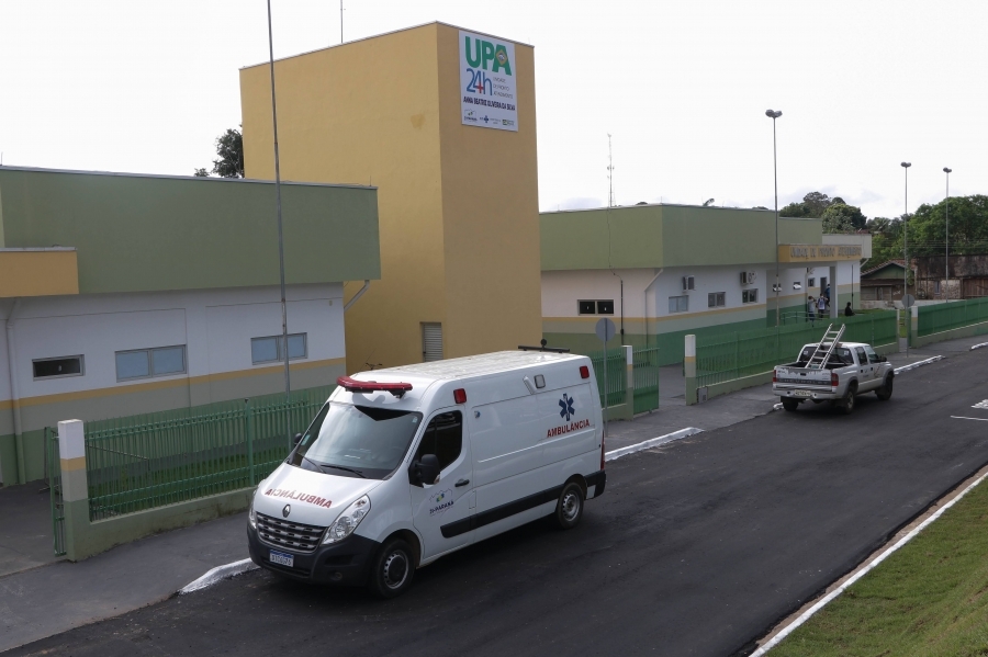 DEU POLÍCIA: Mulher é detida pela PM após provocar confusão em UPA