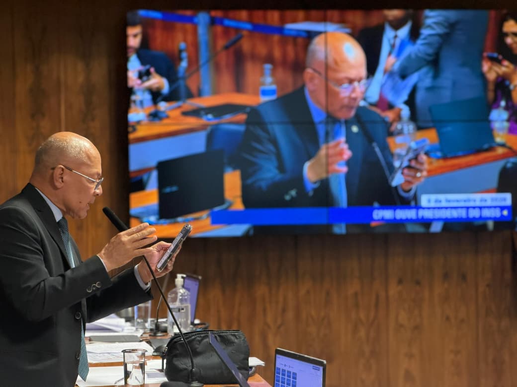 CHRISÓSTOMO: Deputado cobra verdades na CPMI do INSS