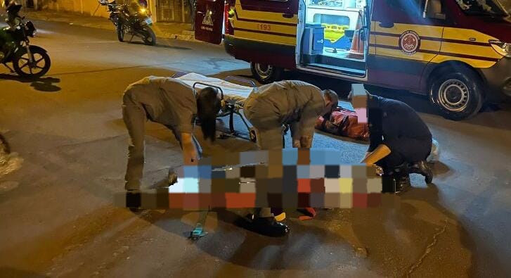 DESACORDADO: Homem é agredido e roubado por bando após confusão em conveniência