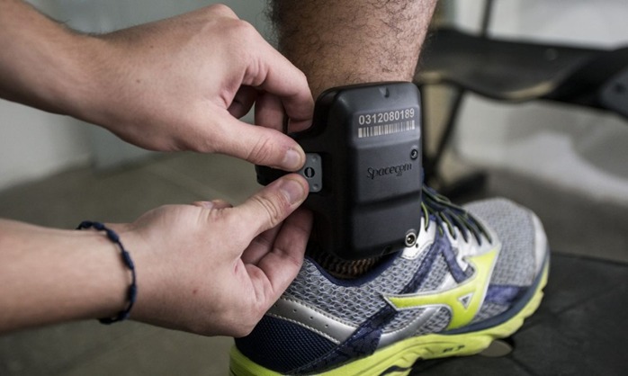 NO PÉ DA LEI: Juízes podem pedir tornozeleira eletrônica para agressores de mulheres