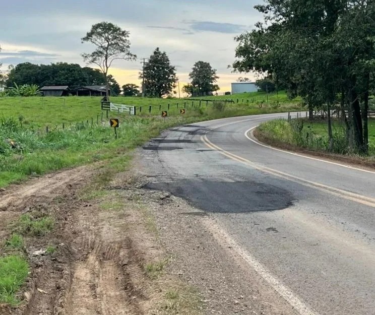 EM COLORADO DO OESTE: Operação tapa-buracos é intensificada na BR-435 após acidente fatal 