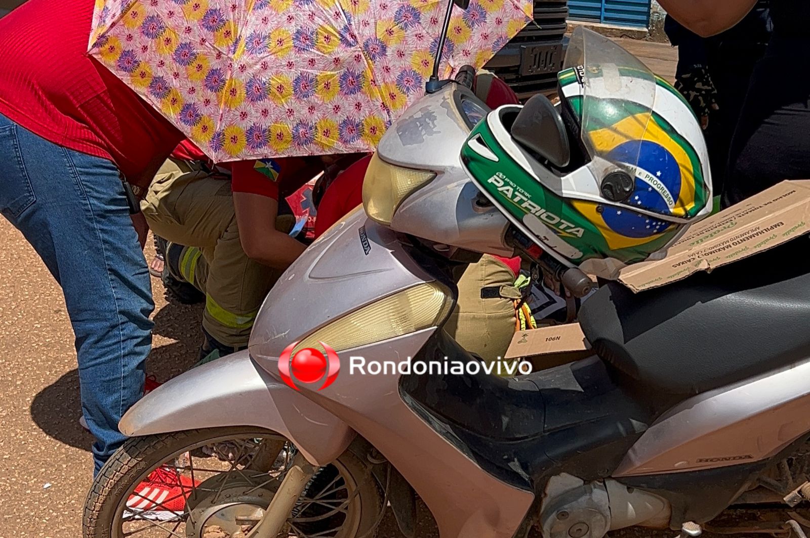 VÍDEO: Mulher tem peça de moto cravada no braço em acidente na Estrada do Inferno Velho