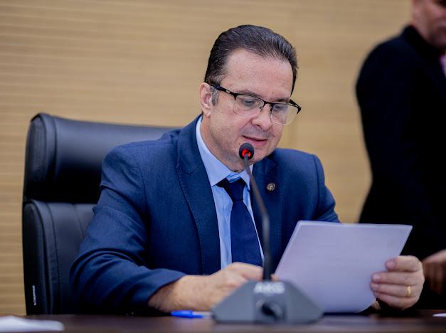 LUÍS DO HOSPITAL: Alero aprova projeto do deputado que põe fim a taxa do CRLV em RO