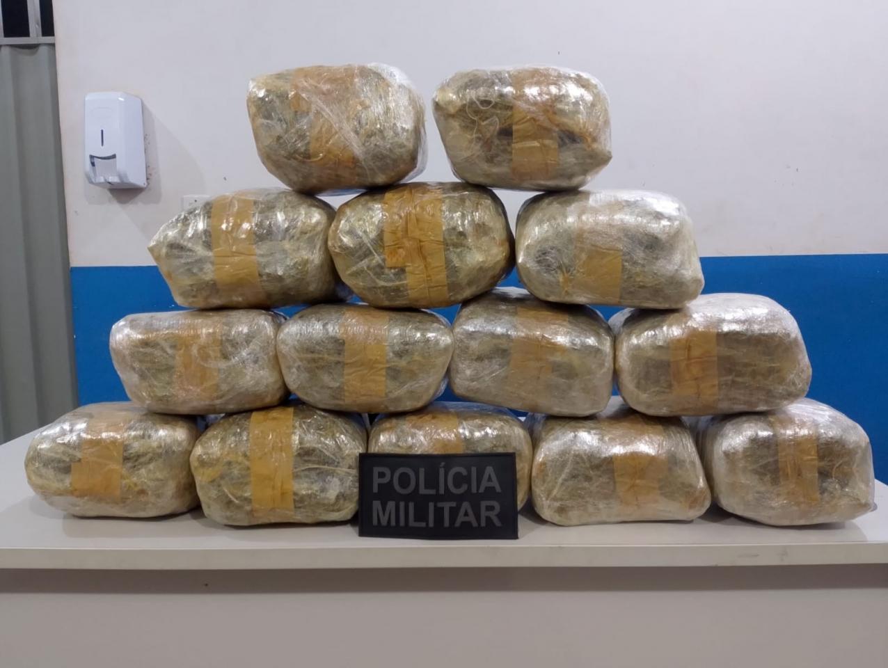 EM VILHENA: PM apreende mais de 15 quilos de maconha em ônibus interestadual
