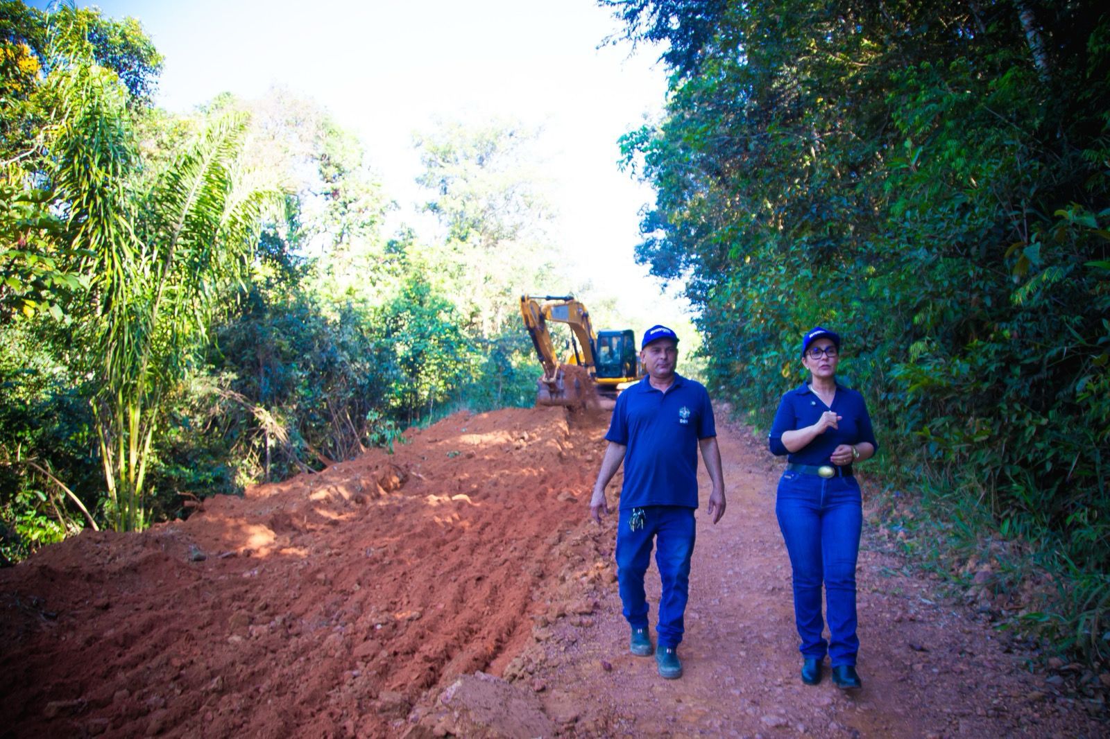 APOIO AO PRODUTOR: Rosangela Donadon acompanha obra de R$ 1 milhão na Linha 115 em Vilhena