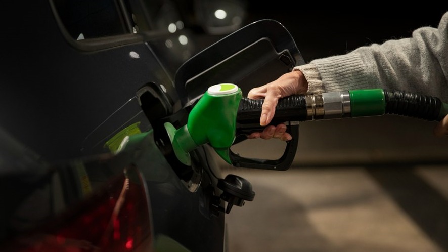 ENTENDA: Governo estuda aumento de etanol na gasolina para baratear custo